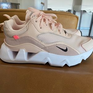 Women’s Nike sneakers